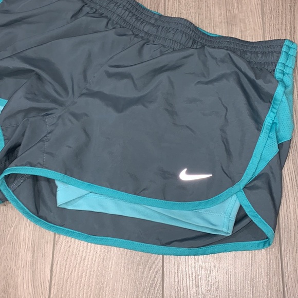 Nike Grey and Mint Shorts Size Medium - Picture 2 of 3
